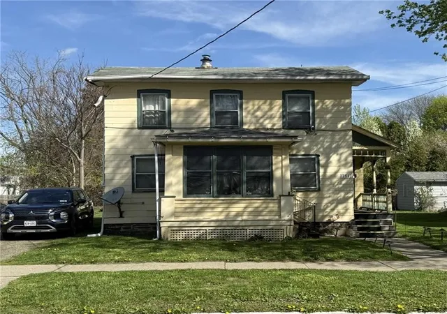 Photo 1 of Single family home for sale at 254 W Hudson St, Elmira, NY 14904 | MLS# R1708736 | Listing updated on 2026-09-08