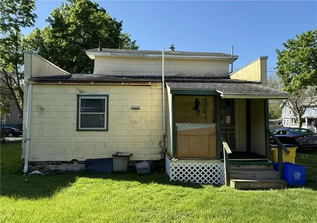Photo 2 of Single family home for sale at 254 W Hudson St, Elmira, NY 14904 | MLS# R1708736 | Listing updated on 2026-09-08