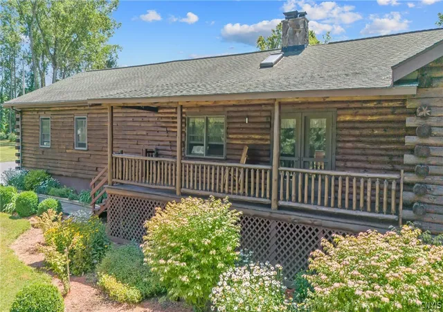 Photo 4 of Sale Pending at 1460 Bellows Rd, Baldwinsville, NY 13027 | MLS# S1708530 | Listing updated on 2026-09-08