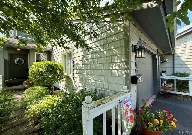 Photo 1 of Single family home for sale at 376 Summerhaven Dr N, East Syracuse, NY 13057 | MLS# S1708711 | Listing updated on 2026-09-11