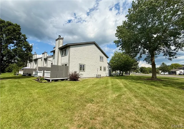 Photo 3 of Single family home for sale at 376 Summerhaven Dr N, East Syracuse, NY 13057 | MLS# S1708711 | Listing updated on 2026-09-11