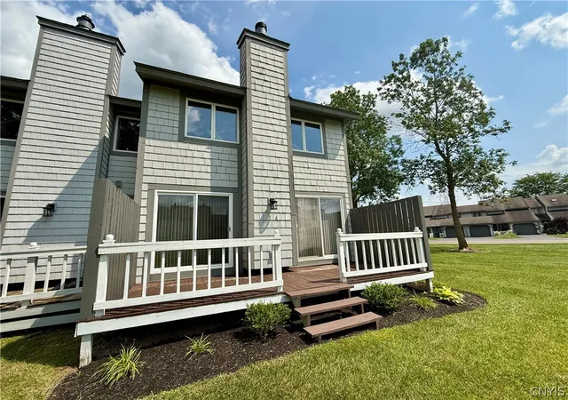 Photo 4 of Single family home for sale at 376 Summerhaven Dr N, East Syracuse, NY 13057 | MLS# S1708711 | Listing updated on 2026-09-11