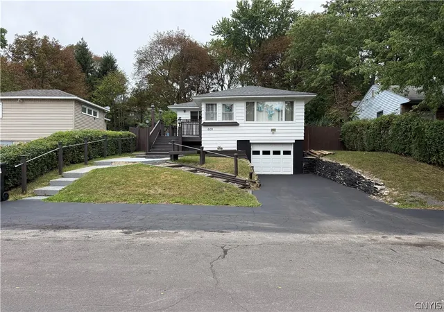 Photo 2 of Single family home for sale at 609 Demong Dr, Syracuse, NY 13214 | MLS# S1708659 | Listing updated on 2026-09-13