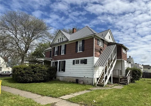 Photo 3 of Multi family home for sale at 250 Lormore St, Elmira, NY 14904 | MLS# R1708759 | Listing updated on 2026-09-15