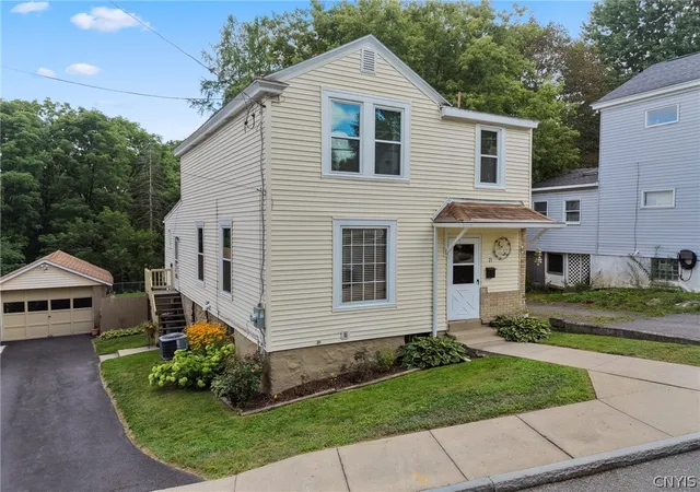 Photo 3 of Sale Pending at 21 Elderkin Ave, Camillus, NY 13031 | MLS# S1708013 | Listing updated on 2026-08-31