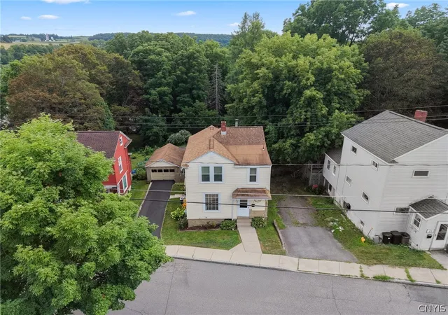 Photo 3 of Sale Pending at 21 Elderkin Ave, Camillus, NY 13031 | MLS# S1708013 | Listing updated on 2026-08-31