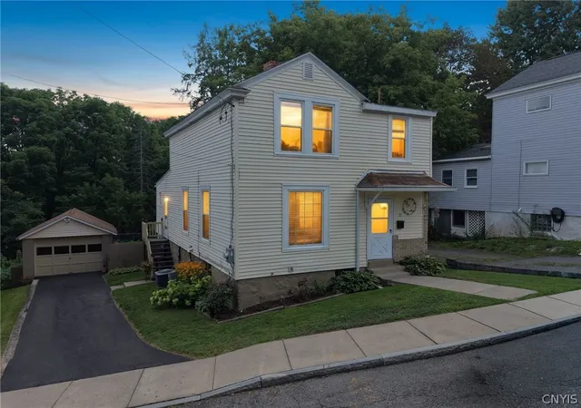 Photo 4 of Sale Pending at 21 Elderkin Ave, Camillus, NY 13031 | MLS# S1708013 | Listing updated on 2026-08-31
