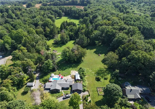 Photo 3 of Single family home for sale at 5840 Pierson Rd, Fayetteville, NY 13066 | MLS# S1708142 | Listing updated on 2026-09-08