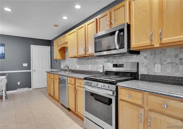 Photo 4 of Sale Pending at 5181 Briercliff Dr, Hamburg, NY 14075 | MLS# B1708641 | Listing updated on 2026-08-26