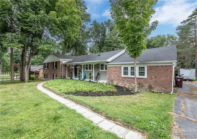 Photo 2 of Single family home for sale at 20 Nieman Dr, Orchard Park, NY 14127 | MLS# B1708752 | Listing updated on 2026-09-06
