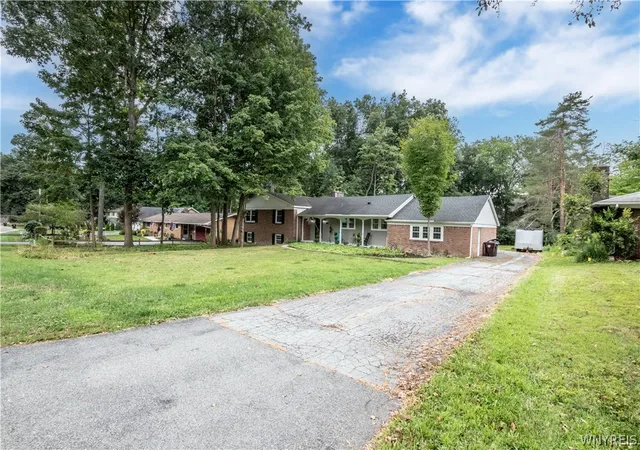 Photo 3 of Single family home for sale at 20 Nieman Dr, Orchard Park, NY 14127 | MLS# B1708752 | Listing updated on 2026-09-06