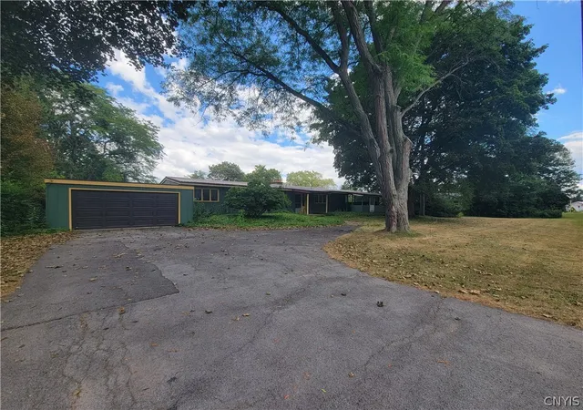 Photo 3 of Sale Pending at 7670 River Rd, Baldwinsville, NY 13027 | MLS# S1708377 | Listing updated on 2026-08-26