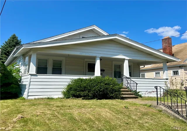 Photo 2 of Single family home for sale at 1233 N Glencove Rd, Syracuse, NY 13206 | MLS# S1708496 | Listing updated on 2026-09-09