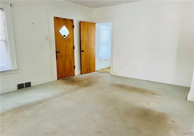 Photo 3 of Single family home for sale at 1233 N Glencove Rd, Syracuse, NY 13206 | MLS# S1708496 | Listing updated on 2026-09-09