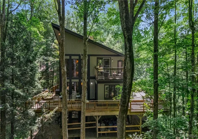 Photo 2 of Sale Pending at 7 Woodstock Rd, Glenwood, NY 14069 | MLS# B1707799 | Listing updated on 2026-08-28