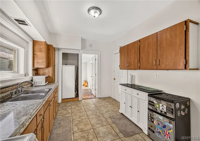 Photo 2 of Sale Pending at 457 Vermont St, Buffalo, NY 14213 | MLS# B1708415 | Listing updated on 2026-09-10