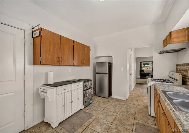 Photo 3 of Sale Pending at 457 Vermont St, Buffalo, NY 14213 | MLS# B1708415 | Listing updated on 2026-09-10