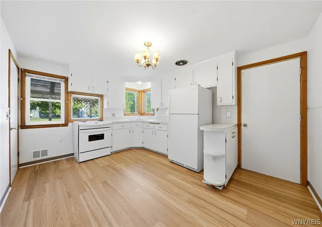 Photo 2 of Sale Pending at 164 S Meadow Dr, North Tonawanda, NY 14120 | MLS# B1708799 | Listing updated on 2026-08-28