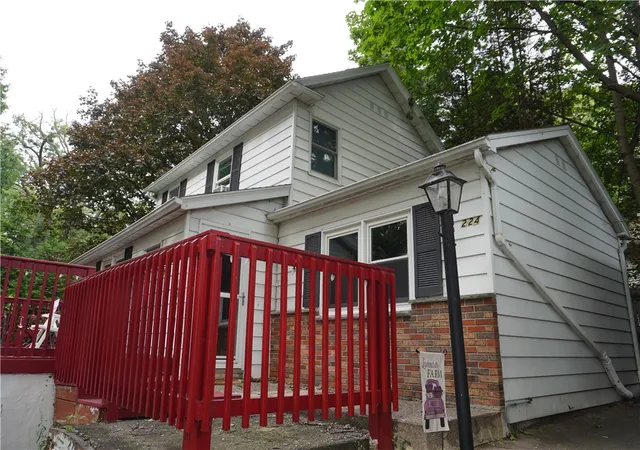 Photo 2 of Sale Pending at 224 Mallard Dr, Rochester, NY 14622 | MLS# R1708547 | Listing updated on 2026-09-01