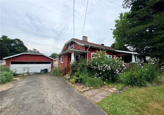 Photo 3 of Single family home for sale at 900 W 1st Street, Elmira, NY 14905 | MLS# R1708603 | Listing updated on 2026-08-20
