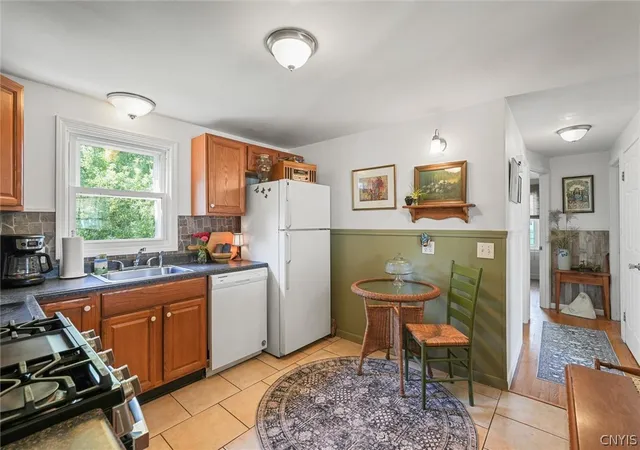 Photo 4 of Sale Pending at 900 Beley Ave, Syracuse, NY 13211 | MLS# S1708715 | Listing updated on 2026-08-27