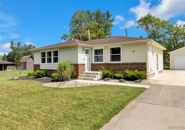 Photo 1 of Sale Pending at 34 Kingswood Dr, Orchard Park, NY 14127 | MLS# B1708552 | Listing updated on 2026-08-30