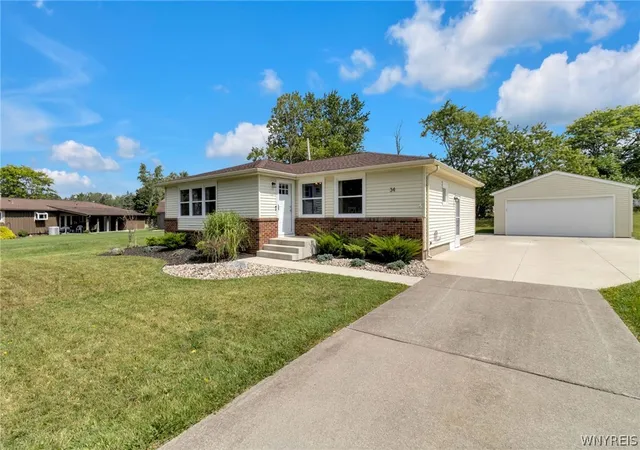 Photo 3 of Sale Pending at 34 Kingswood Dr, Orchard Park, NY 14127 | MLS# B1708552 | Listing updated on 2026-08-30