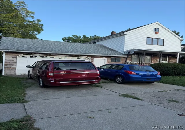 Photo 2 of Sale Pending at 11 Julius St, Buffalo, NY 14220 | MLS# B1708883 | Listing updated on 2026-09-14