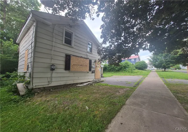 Photo 3 of Single family home for sale at 508 Rochester St, Fulton, NY 13069 | MLS# S1700955 | Listing updated on 2026-09-09