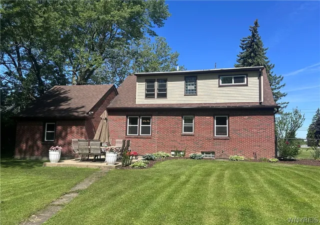 Photo 3 of Sale Pending at 2255 Berg Rd, West Seneca, NY 14218 | MLS# B1708844 | Listing updated on 2026-08-26