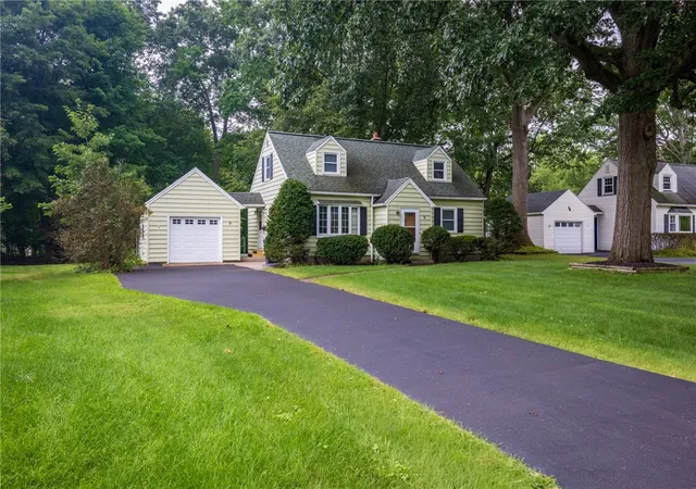 Photo 2 of Sale Pending at 9 Brewster Ln, Gates, NY 14624 | MLS# R1706983 | Listing updated on 2026-08-28