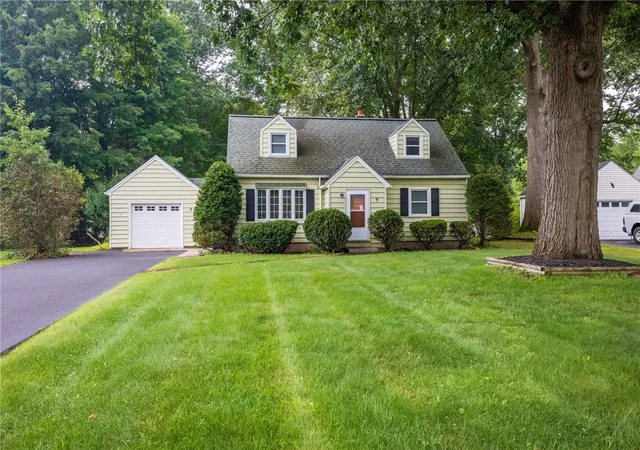 Photo 3 of Sale Pending at 9 Brewster Ln, Gates, NY 14624 | MLS# R1706983 | Listing updated on 2026-08-28