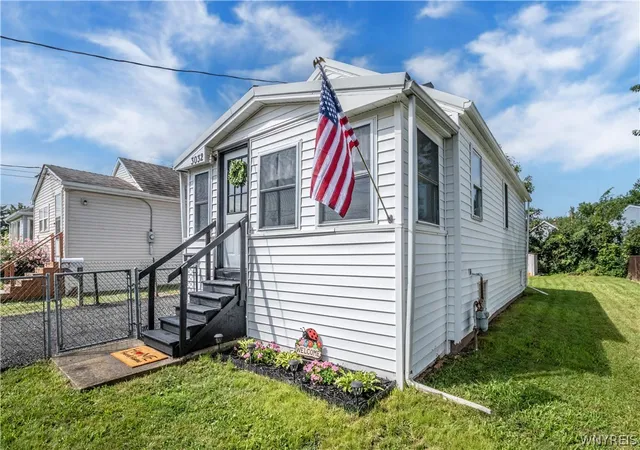 Photo 3 of Sale Pending at 3032 Petroleum St St, Niagara, NY 14305 | MLS# B1708838 | Listing updated on 2026-09-09