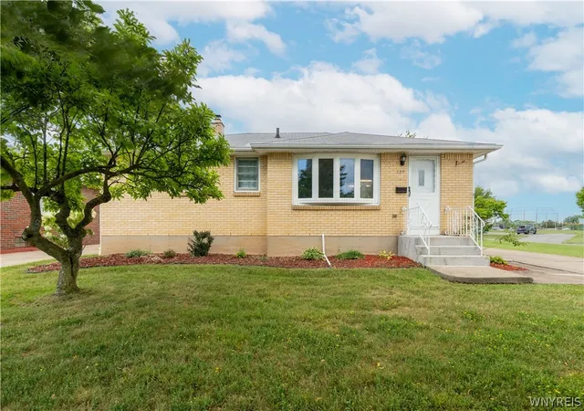 Photo 2 of Sale Pending at 150 Lamson Rd, Tonawanda, NY 14223 | MLS# B1708965 | Listing updated on 2026-09-05