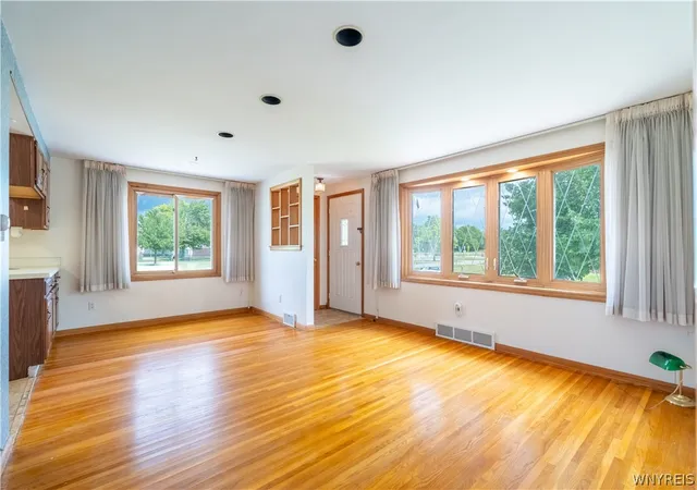 Photo 3 of Sale Pending at 150 Lamson Rd, Tonawanda, NY 14223 | MLS# B1708965 | Listing updated on 2026-09-05