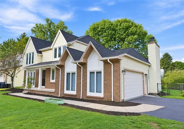 Photo 3 of Sale Pending at 2 Greencastle Ln, Amherst, NY 14221 | MLS# B1709024 | Listing updated on 2026-09-15