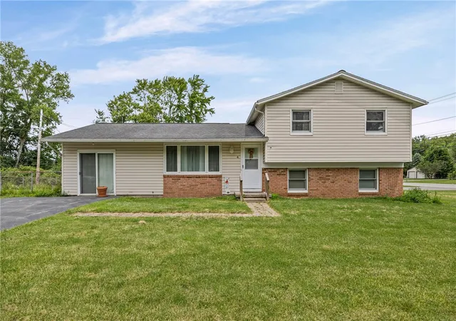 Photo 1 of Single family home for sale at 4 Mercury Dr, Gates, NY 14624 | MLS# R1707481 | Listing updated on 2026-09-03