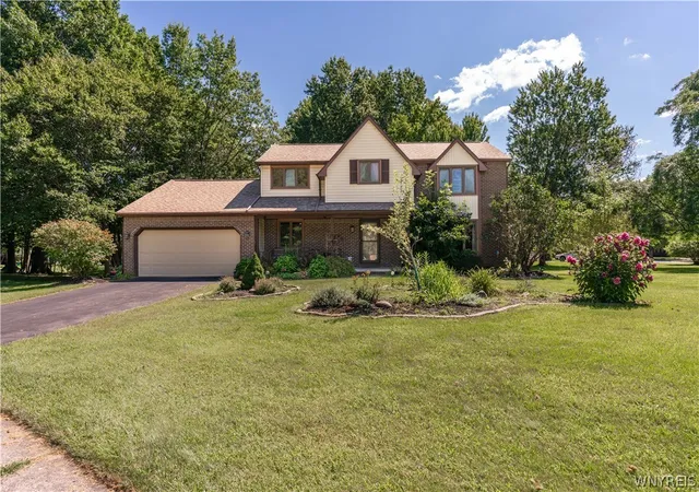 Photo 1 of Sale Pending at 11 Skylark Ct, Amherst, NY 14051 | MLS# B1708904 | Listing updated on 2026-09-09