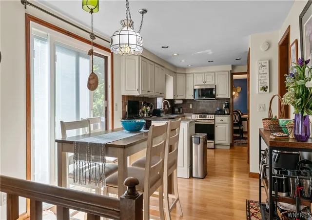 Photo 2 of Sale Pending at 11 Skylark Ct, Amherst, NY 14051 | MLS# B1708904 | Listing updated on 2026-09-09