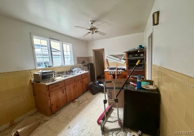 Photo 2 of Sale Pending at 1416 Fort Ave, Niagara Falls, NY 14303 | MLS# B1709013 | Listing updated on 2026-09-01