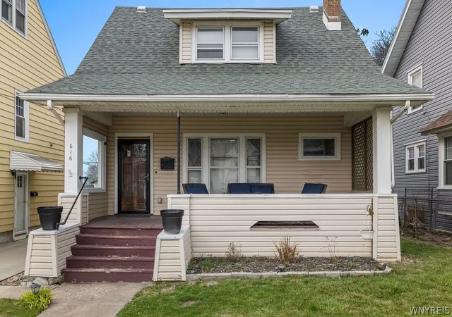 Photo 3 of Single family home for sale at 616 Chilton Ave, Niagara Falls, NY 14301 | MLS# B1702594 | Listing updated on 2026-08-21