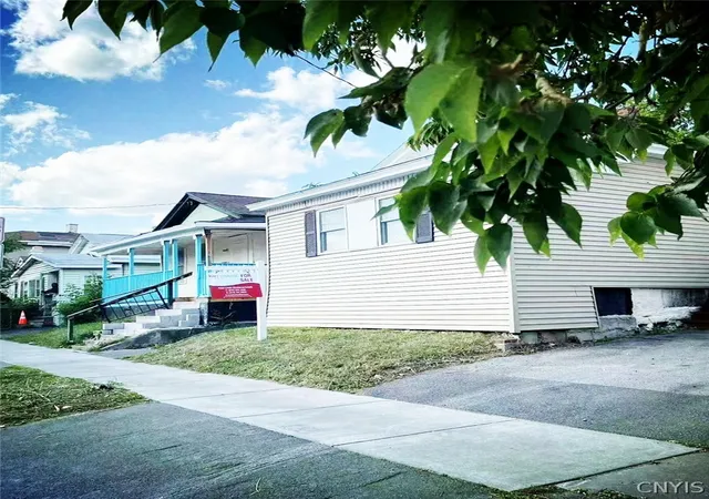 Photo 1 of Single family home for sale at 1002 Park St, Syracuse, NY 13208 | MLS# S1708918 | Listing updated on 2026-09-06