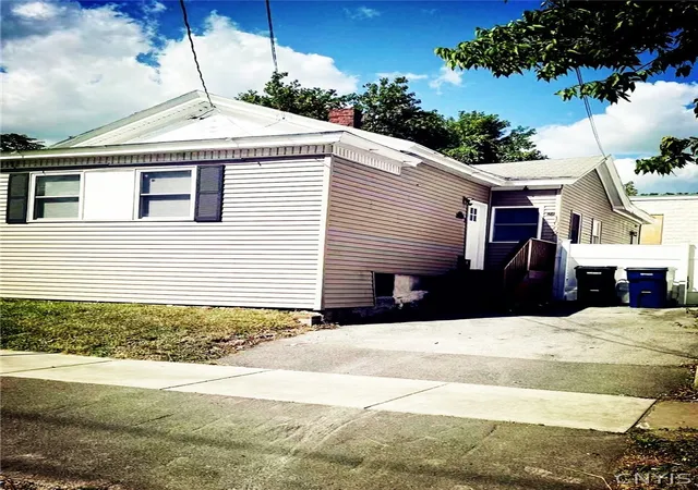 Photo 2 of Single family home for sale at 1002 Park St, Syracuse, NY 13208 | MLS# S1708918 | Listing updated on 2026-09-06