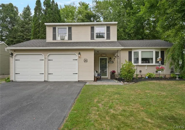 Photo 3 of Sale Pending at 4333 Luna Crse, Clay, NY 13090 | MLS# S1706604 | Listing updated on 2026-09-03