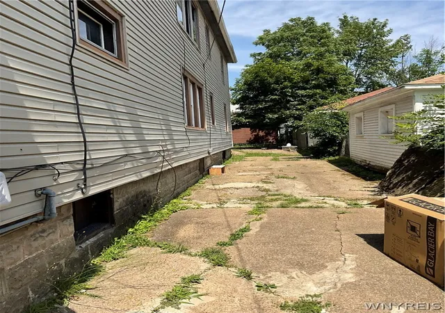 Photo 3 of Multi family home for sale at 11 Eckhert St, Buffalo, NY 14207 | MLS# B1706360 | Listing updated on 2026-08-31
