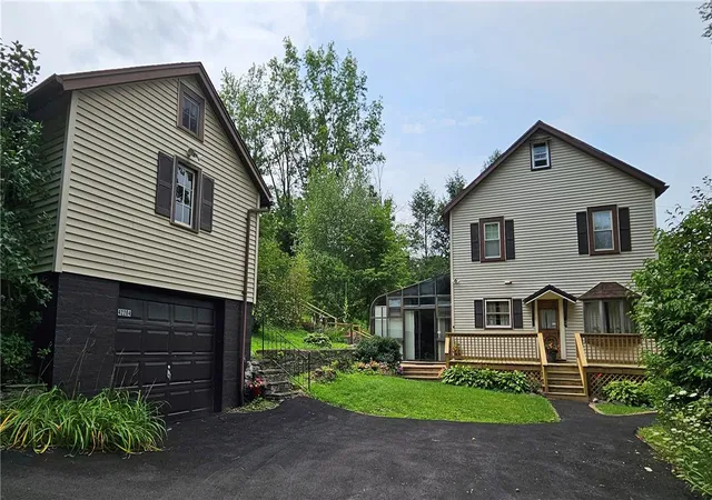 Photo 2 of Single family home for sale at 42204 State Hwy 28, Middletown, NY 12455 | MLS# R1700551 | Listing updated on 2026-08-23
