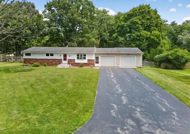Photo 3 of Sale Pending at 17 Briarwood Ln, Perinton, NY 14450 | MLS# R1709107 | Listing updated on 2026-09-05