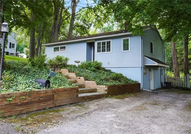 Photo 3 of Sale Pending at 415 Yorkshire Blvd, Camillus, NY 13219 | MLS# S1707090 | Listing updated on 2026-08-28