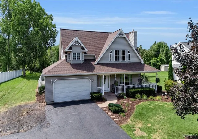 Photo 3 of Sale Pending at 5746 Stone Rd, Lockport Town, NY 14094 | MLS# B1708637 | Listing updated on 2026-09-10