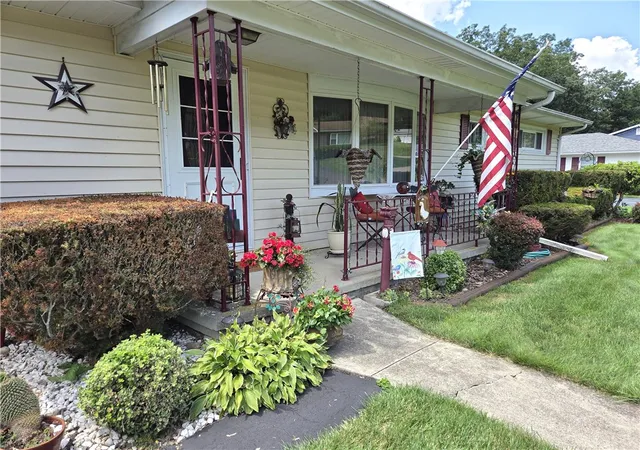 Photo 2 of Sale Pending at 121 Acorn Dr, Horseheads, NY 14845 | MLS# R1709126 | Listing updated on 2026-08-31